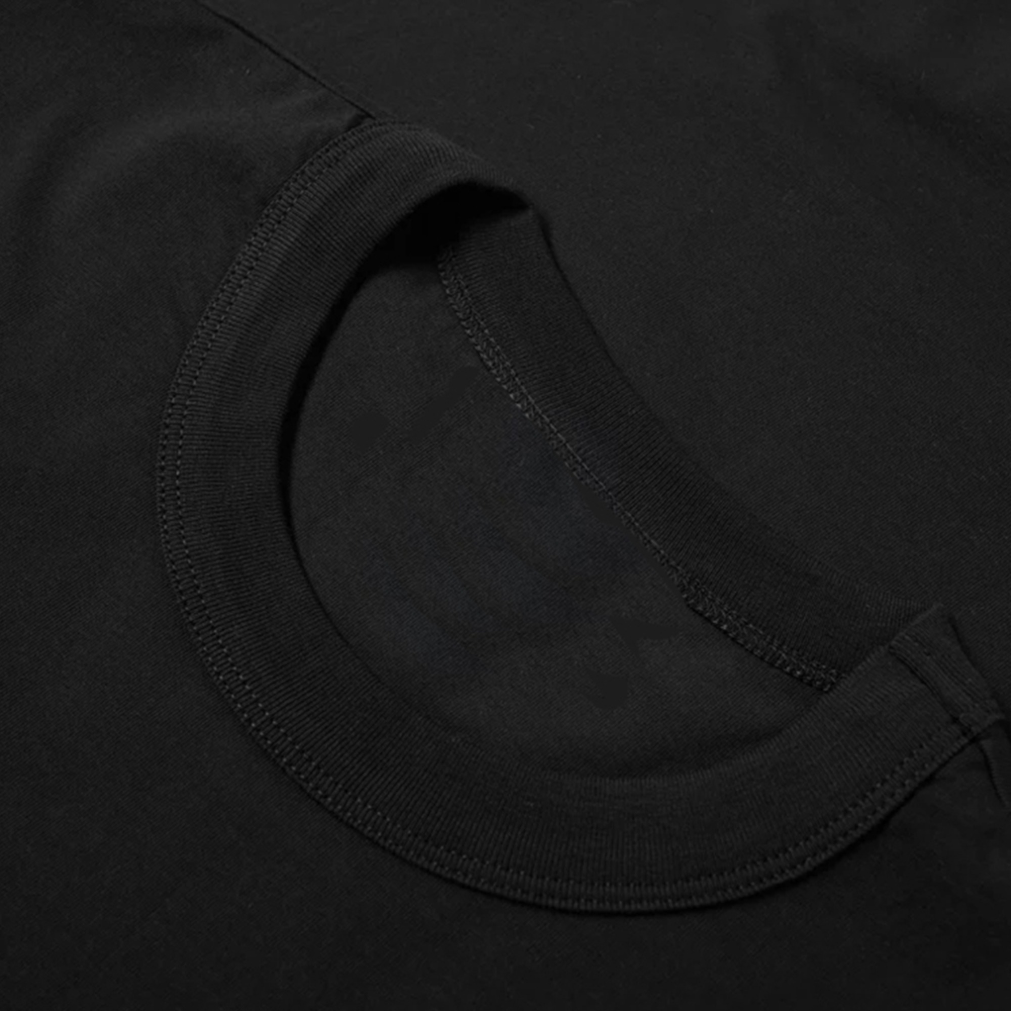 그린 탑과 핑크 팬츠를 입은 캐릭터의 일러스트가 있는  - Korean Lifestyle & Kids Boutique 리뷰 및 가격